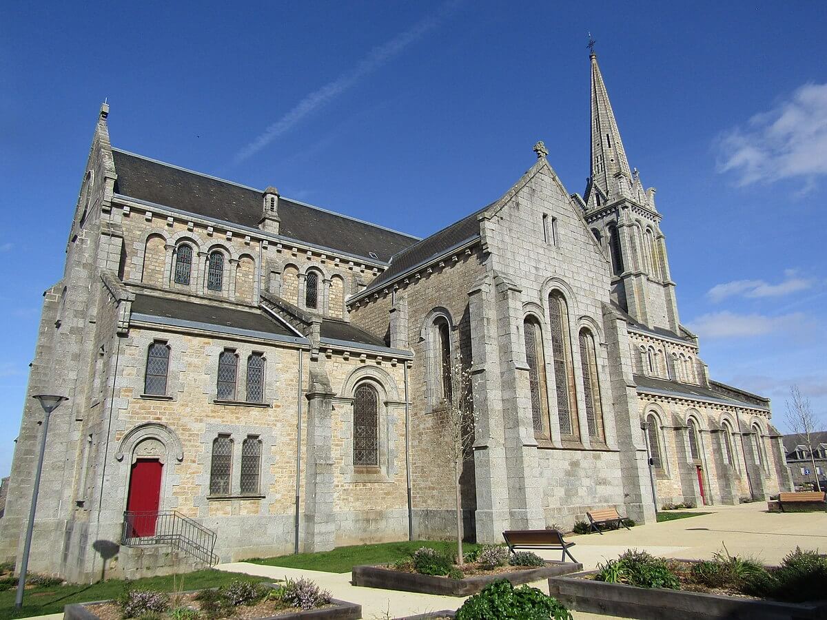 Église du Saint-Nom-de-Marie à Bégard